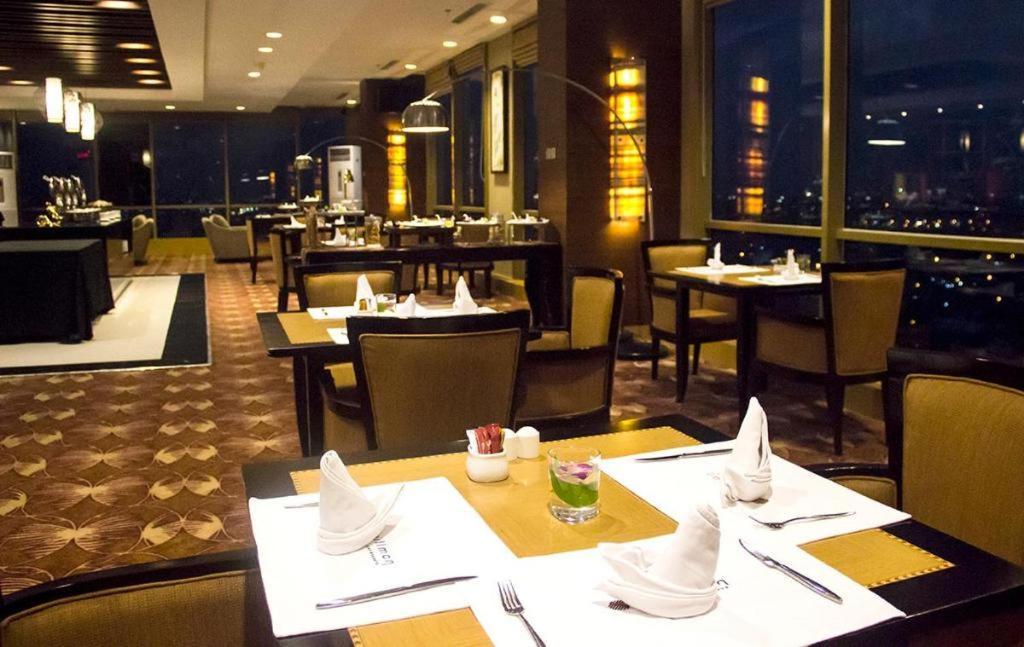 Wyndham Surabaya Ξενοδοχείο Εξωτερικό φωτογραφία