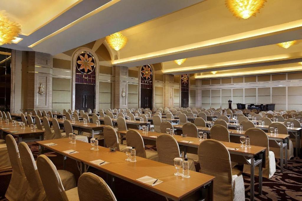 Wyndham Surabaya Ξενοδοχείο Εξωτερικό φωτογραφία