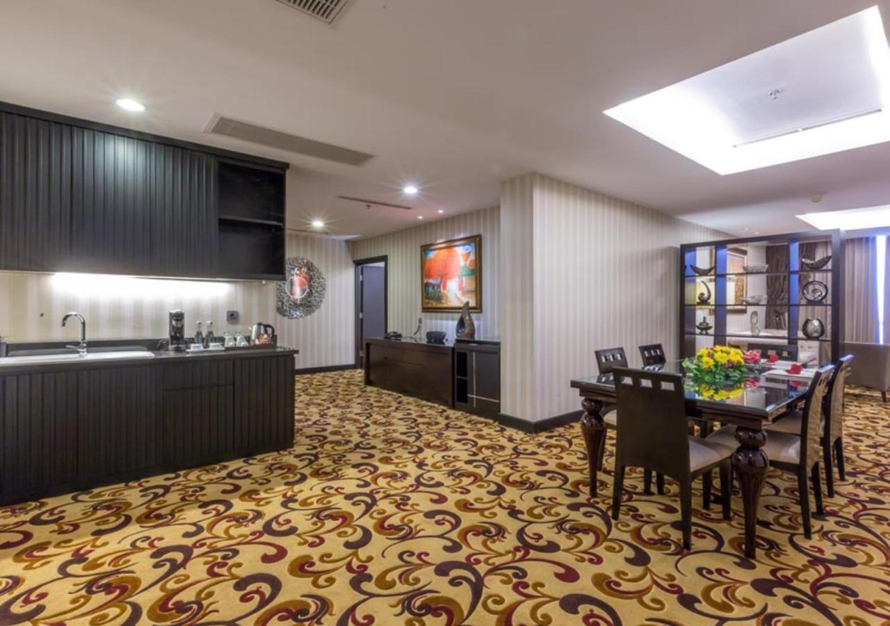 Wyndham Surabaya Ξενοδοχείο Εξωτερικό φωτογραφία